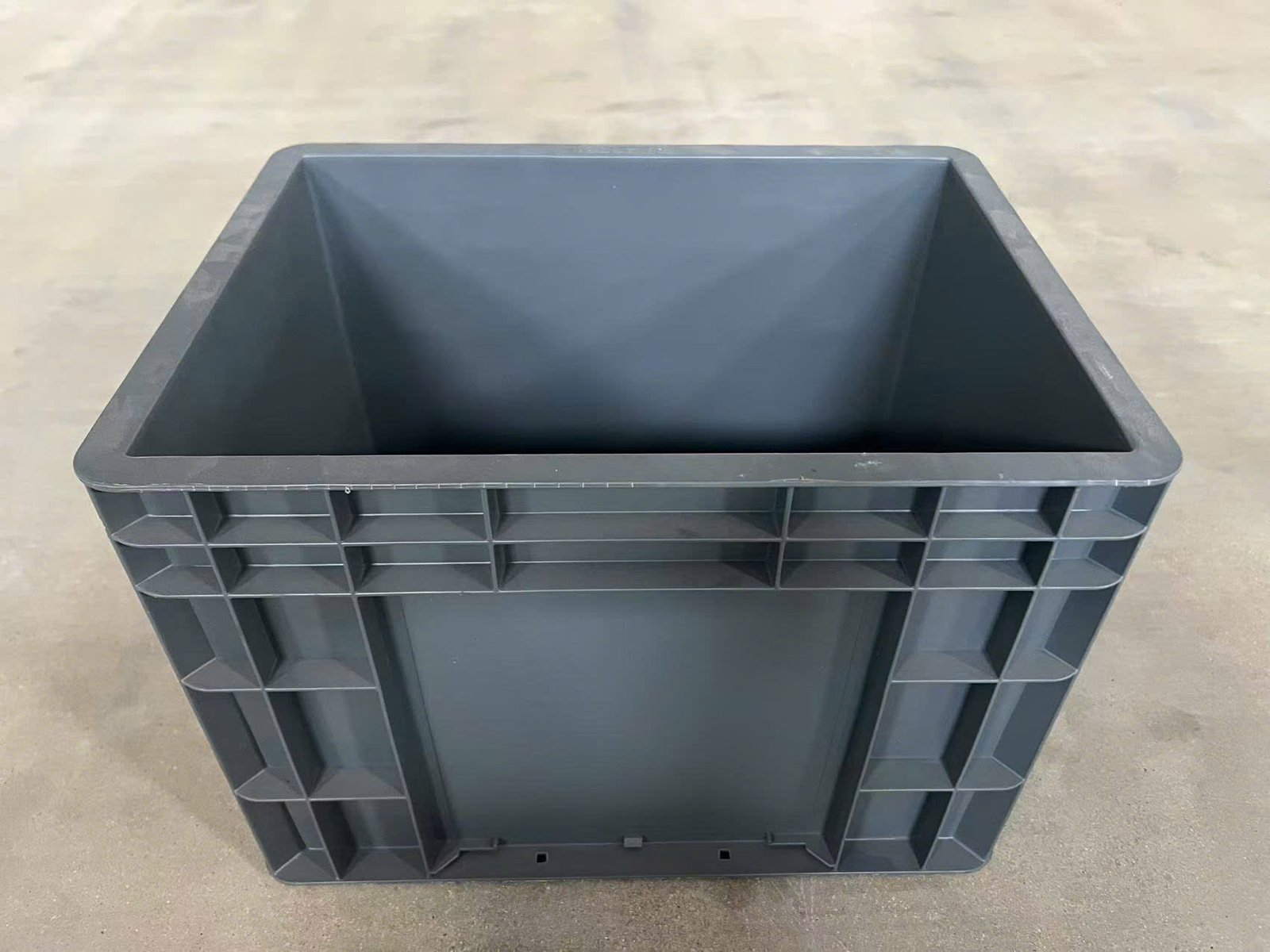 Industrial Plastic Container - Model 1